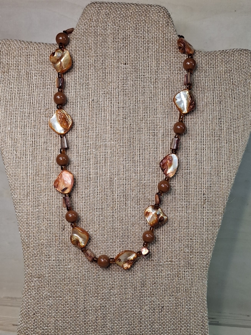 Elegant Brown Shell and Bead Necklace – Women Jewelry